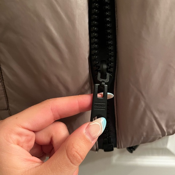 Invertible Garage puffer vest 🤎🖤 - Picture 2 of 7